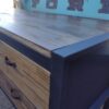 Escritorio para computadora estilo industrial de herrería y madera a medida en Bariloche.