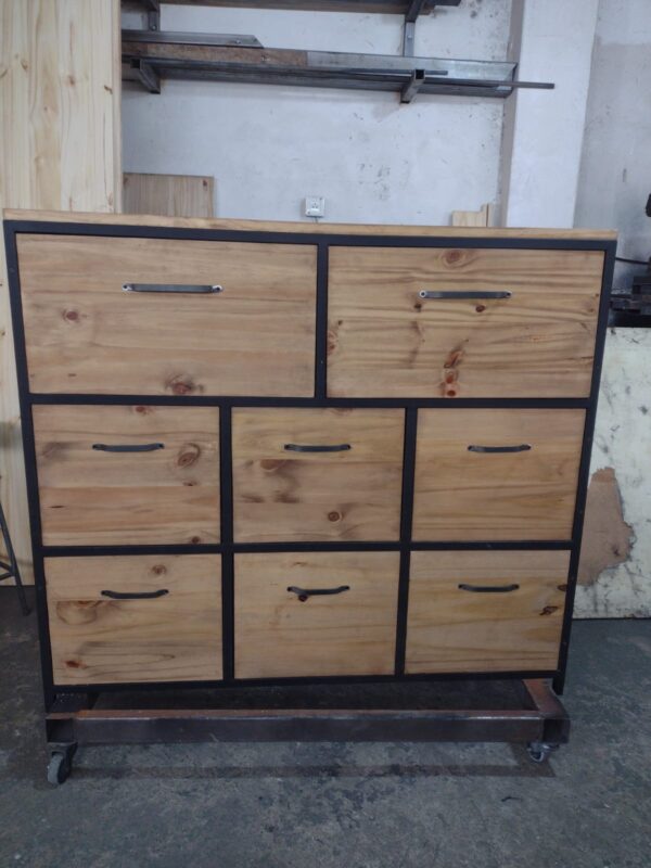 Cajonera de herrería y madera estilo industrial fabricada a medida en Bariloche.