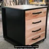 Cajonera de herrería y madera estilo industrial fabricada a medida en Bariloche.