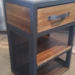 Mesa de luz industrial de herrería y madera a medida fabricada en Bariloche.