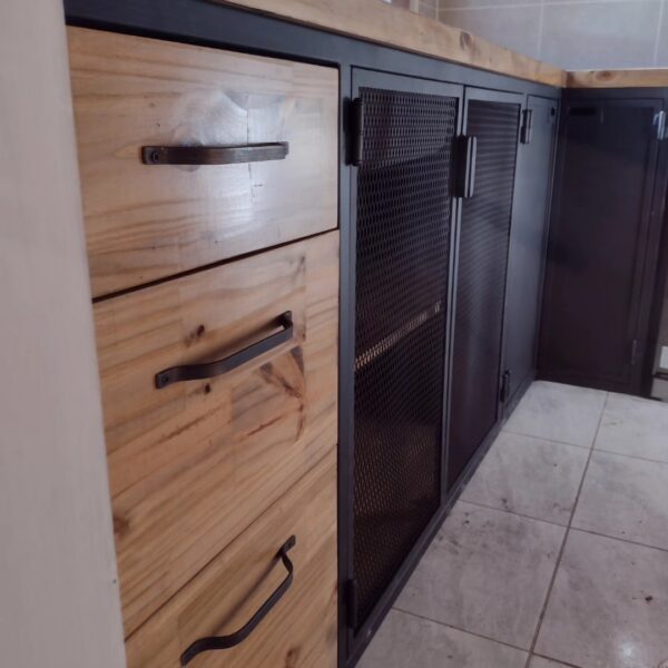 656133023_18170472079364150_7632201343606172128_n chifonier industrial, cajonera de herrería, mueble guardado hierro y madera, chifonier con puertas, mueble industrial dormitorio, organizador de hierro, cajonera a medida