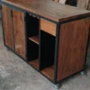 Baiut de herrería y madera estilo industrial a medida fabricado en Bariloche.