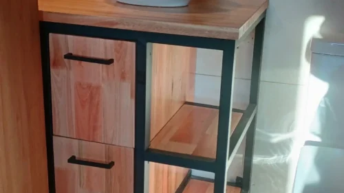 Vanitory de hierro y madera estilo industrial para baño en Bariloche
