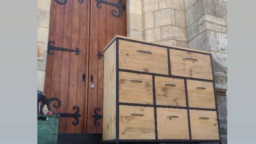 Cajonera de herrería y madera estilo industrial fabricada a medida en Bariloche.
