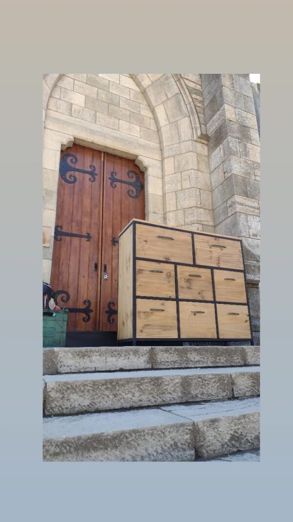 Cajonera de herrería y madera estilo industrial fabricada a medida en Bariloche.